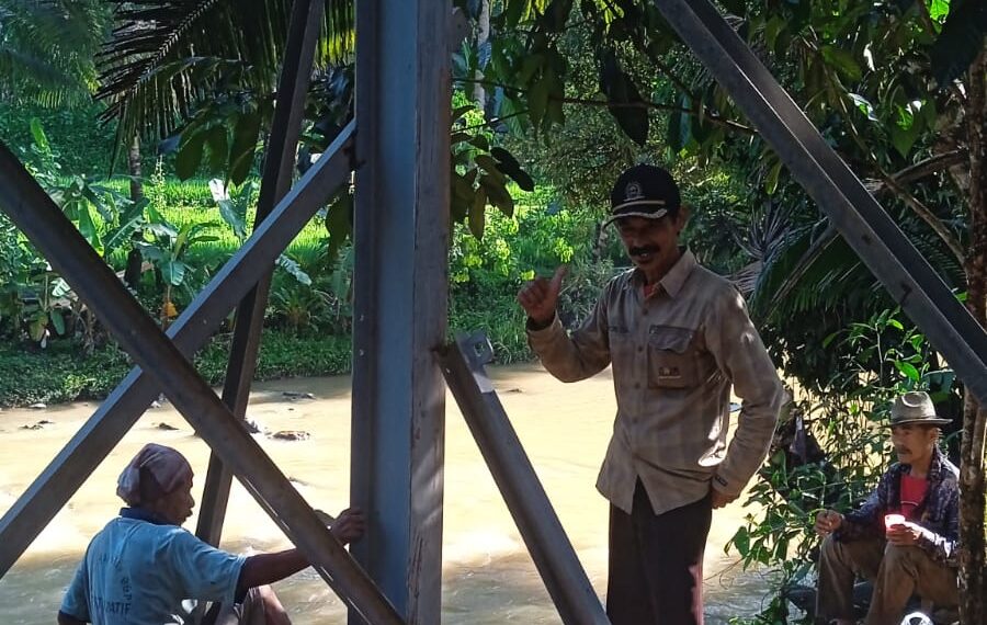 Kepala Desa Lebak Tipar Ucapkan Terima Kasih kepada Kapolri atas Pembangunan Jembatan Presisi dan Penanaman Pohon