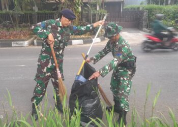 Kompak Solid Tanamkan Jiwa Gotong Royong, di Dalam Memperindah Lingkungan Kerja