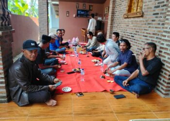 Saung Jurnalis Jadi Simbol Persatuan, Insan Pers dan Aktivis Santuni Anak Yatim