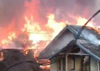 Kebakaran Lahap Kampung Adat Ciptamulya Sukabumi, Puluhan Rumah Panggung Hangus