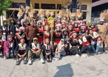 Warga Desa Korowelangkulon Tampil Memukau Dalam karnaval Memperingati HUT RI Ke-81